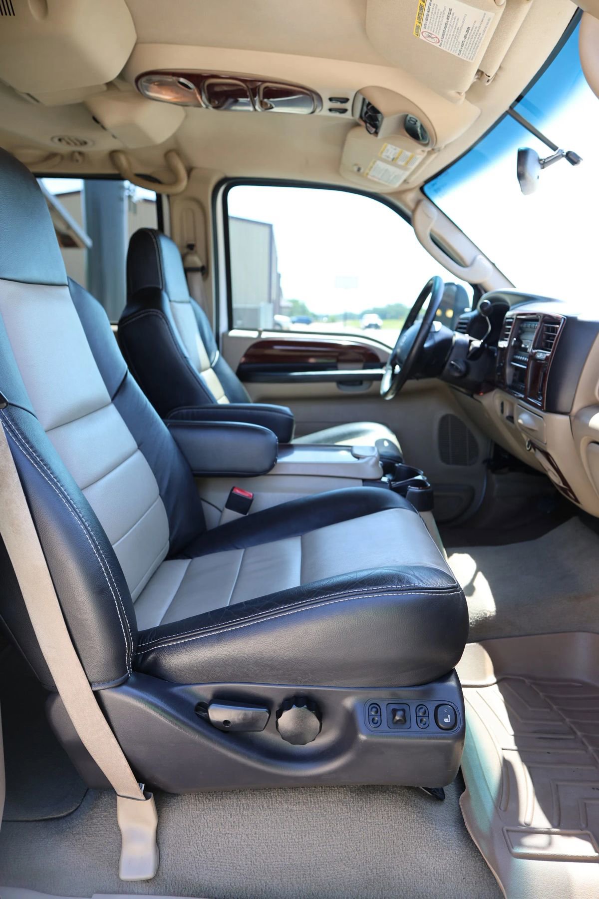 Used 2005 Ford Excursion Eddie Bauer AWD/4WD image 41