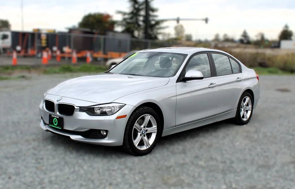 Used 2014 BMW 328i xDrive Sedan AWD/4WD image 3