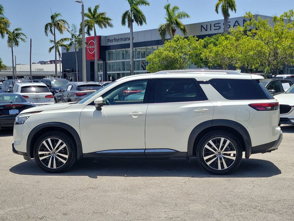 Certified 2024 Nissan Pathfinder Platinum FWD image 6