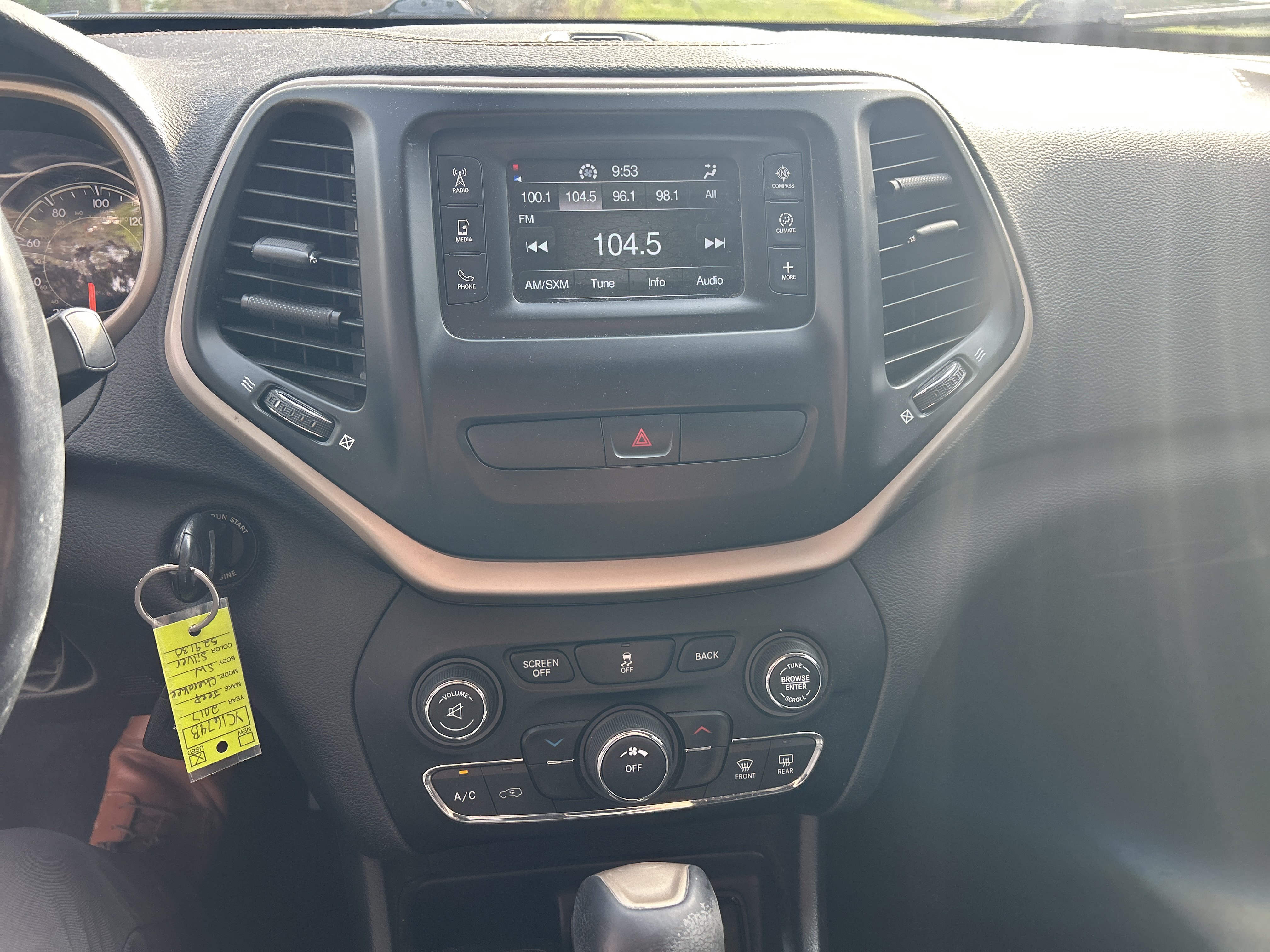 Used 2017 Jeep Cherokee Latitude AWD/4WD image 20