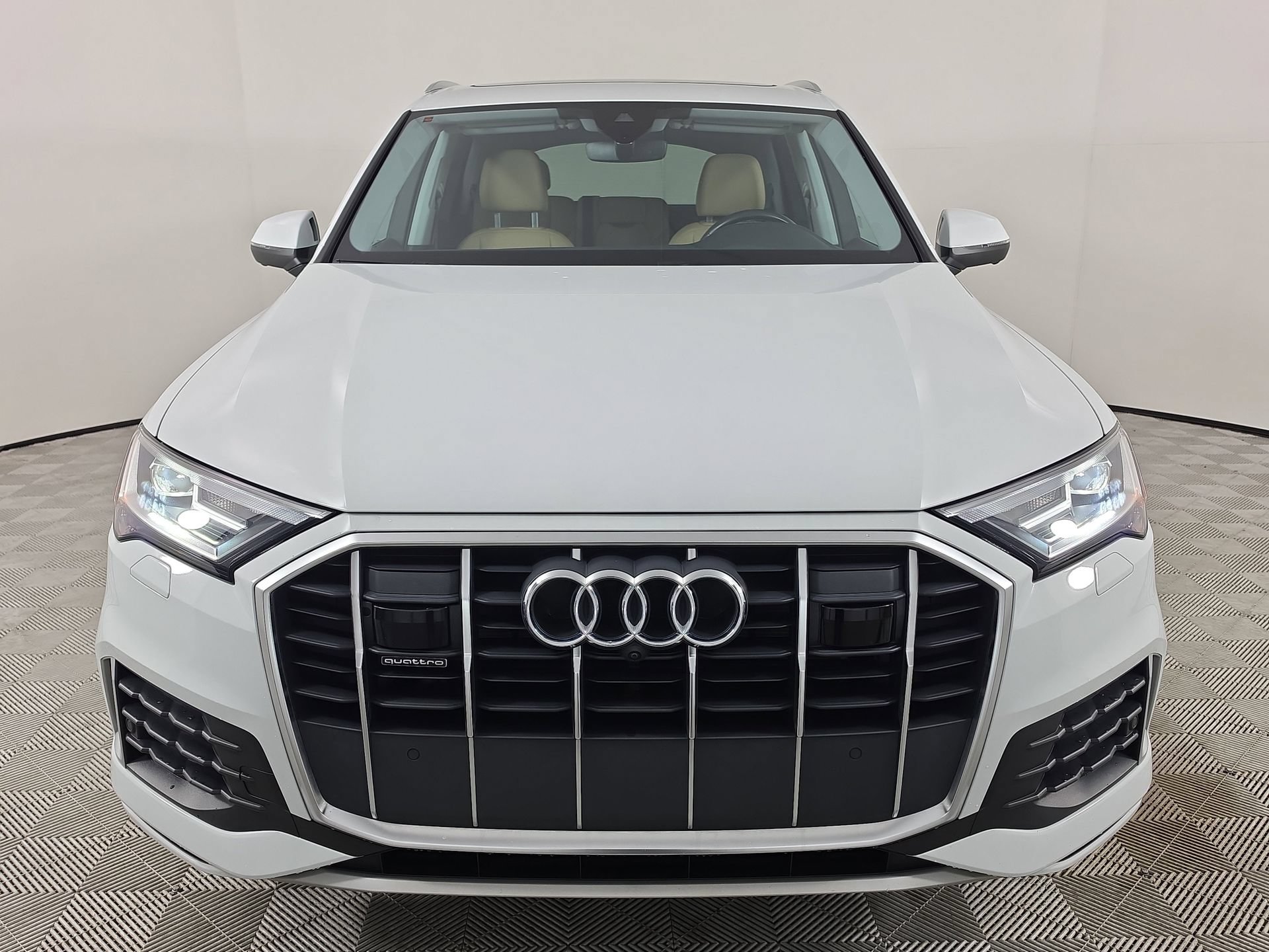 Used 2023 Audi Q7 2.0T Premium Plus w/ Premium Plus Package AWD/4WD image 2