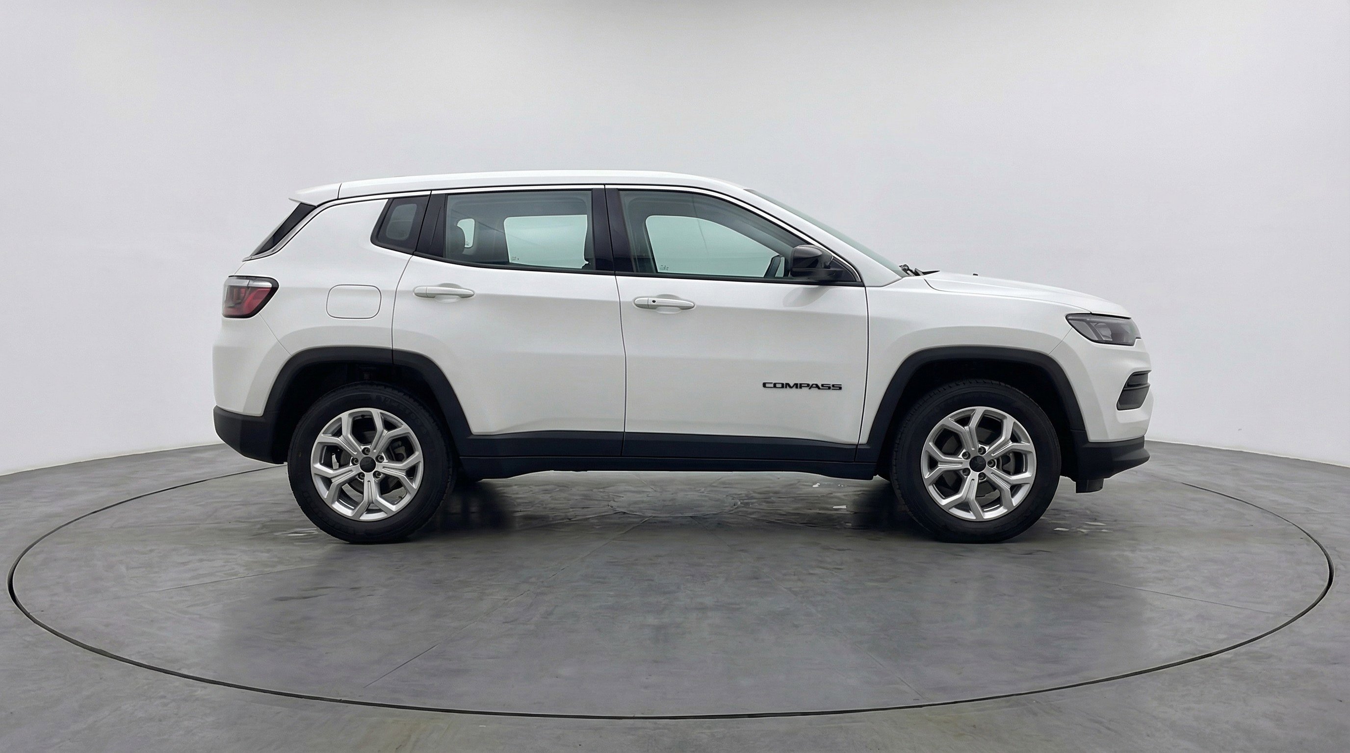 Used 2025 Jeep Compass Latitude image 11
