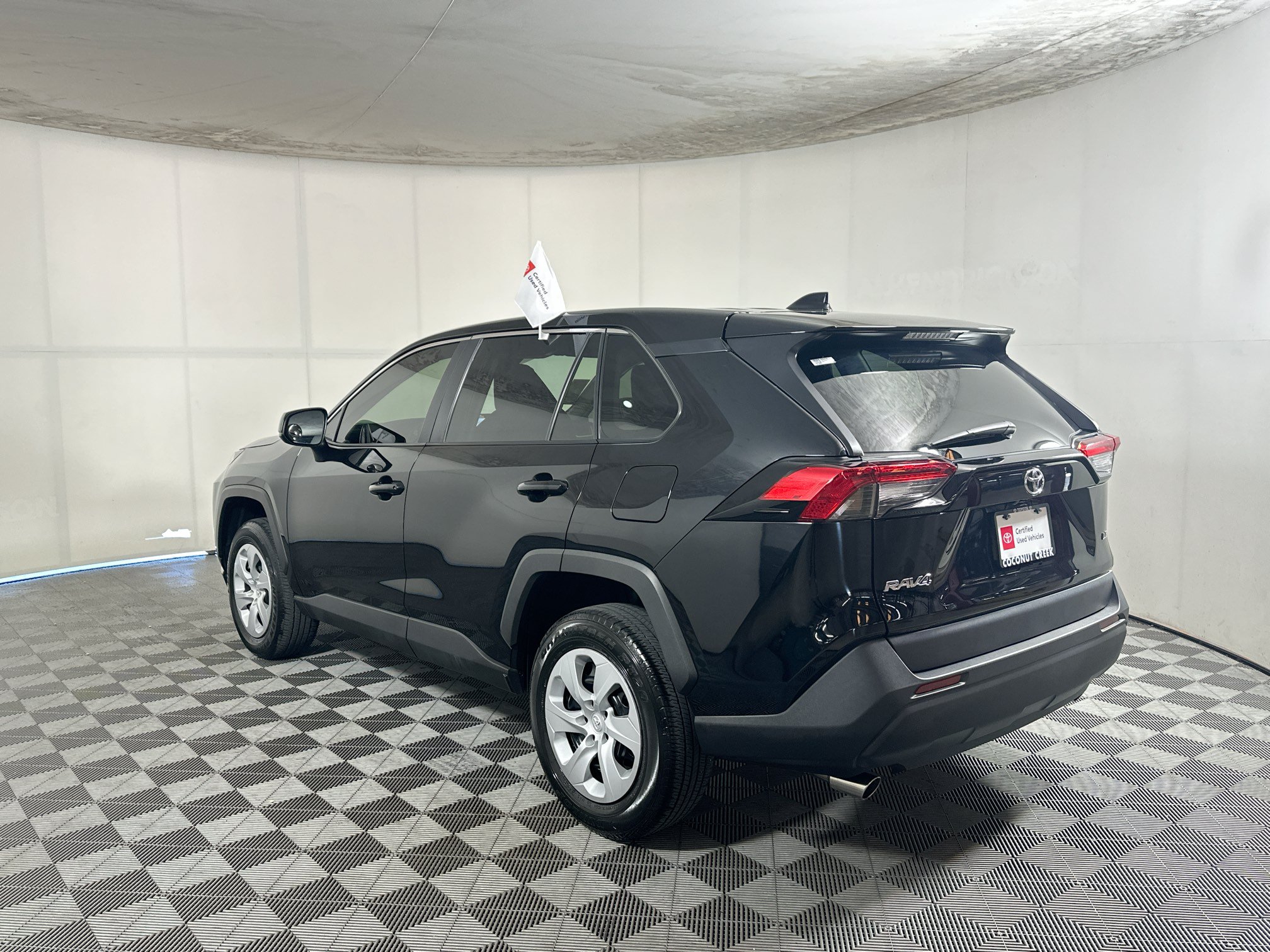 Used 2025 Toyota RAV4 LE FWD image 5