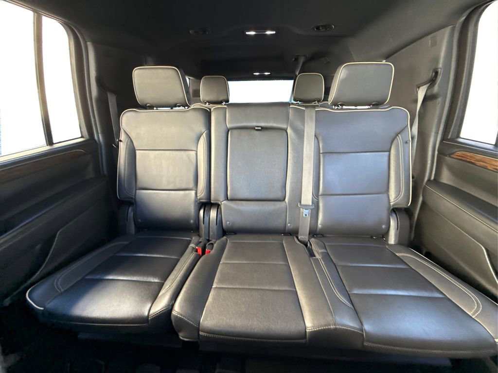 Used 2024 Chevrolet Suburban Premier image 20