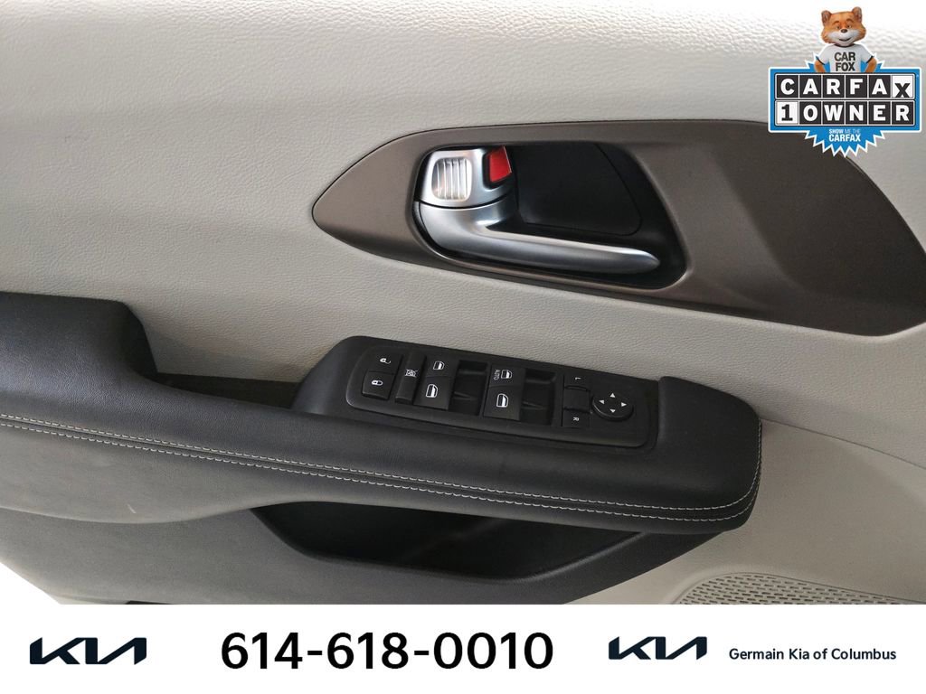 Used 2020 Chrysler Voyager L image 26