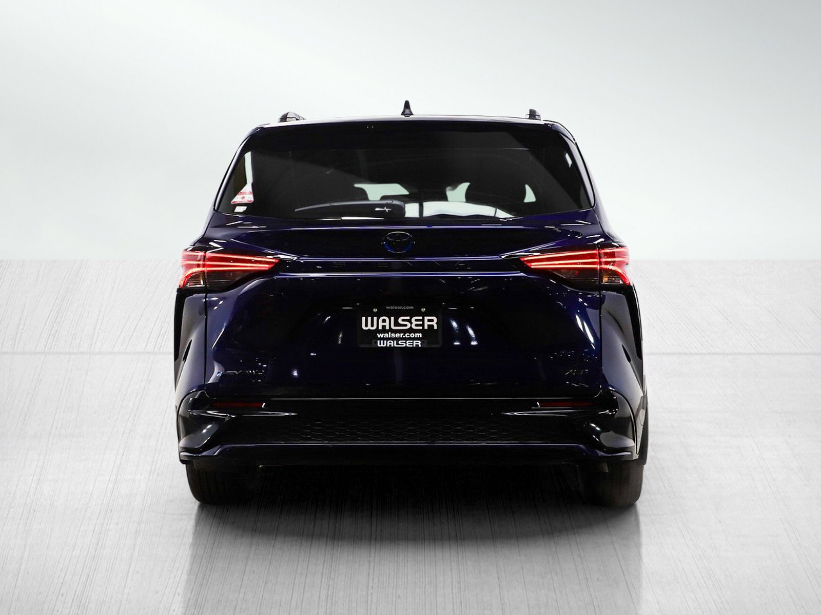 Used 2025 Toyota Sienna XSE image 4