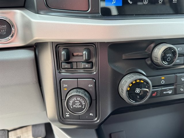 New 2025 Ford F350 XLT w/ Black Appearance Package image 15