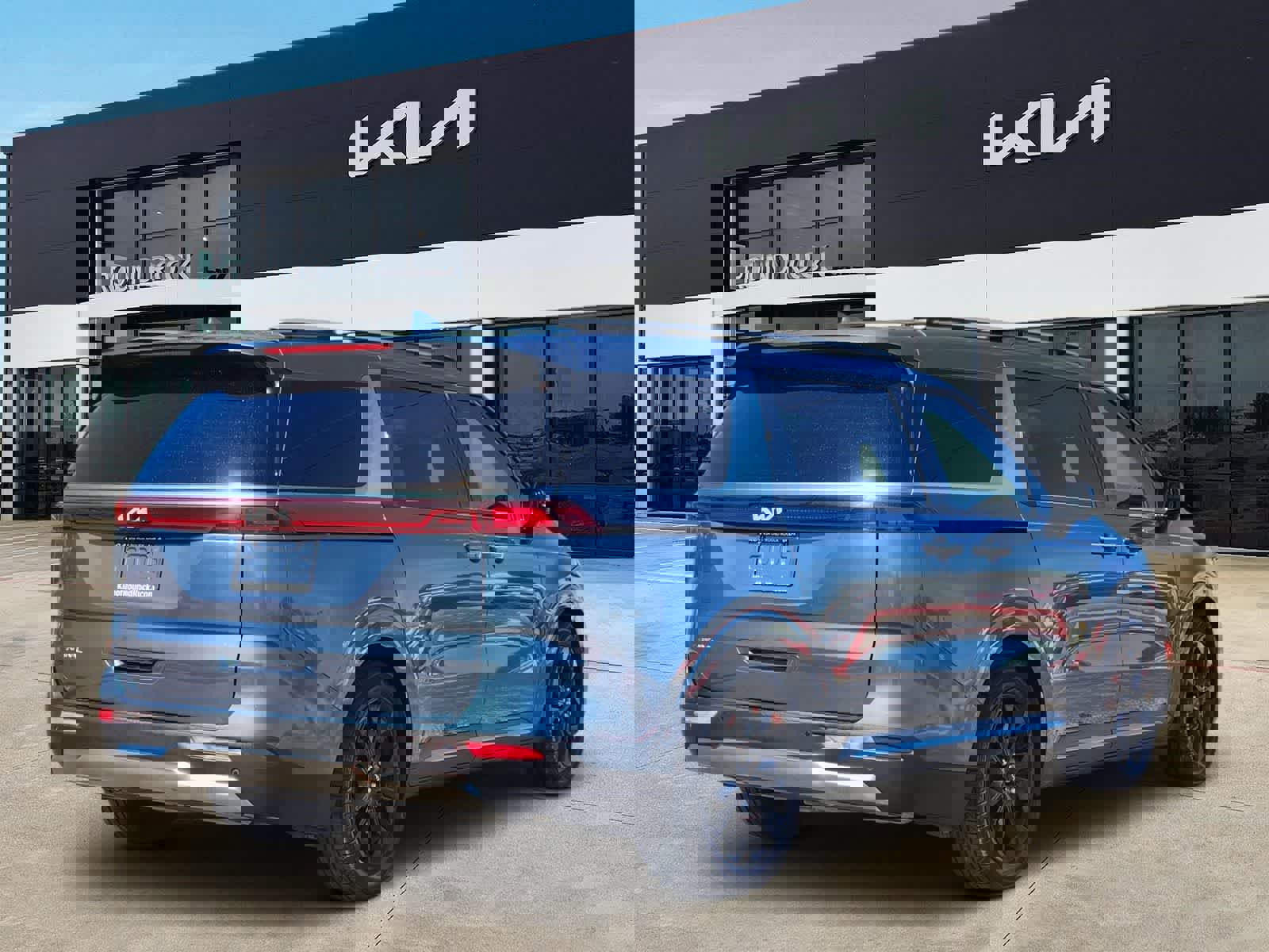 Certified 2024 Kia Carnival SX Prestige image 5