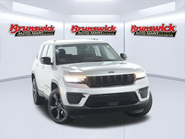 Certified 2024 Jeep Grand Cherokee Altitude AWD/4WD image 1