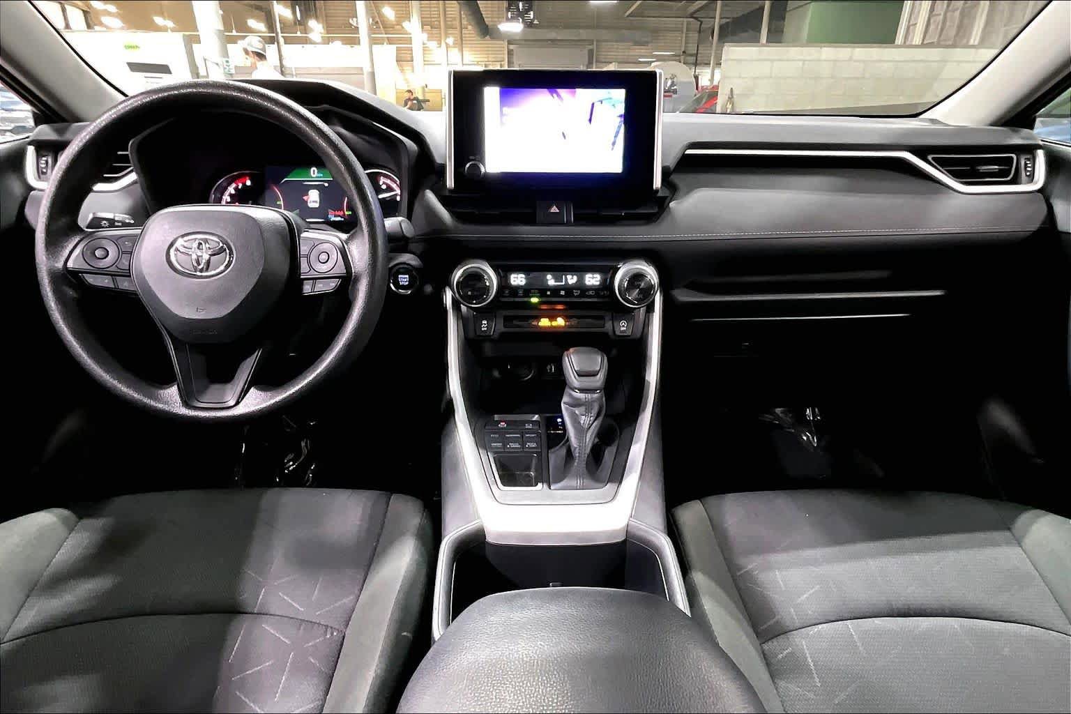 Used 2025 Toyota RAV4 XLE AWD/4WD image 16