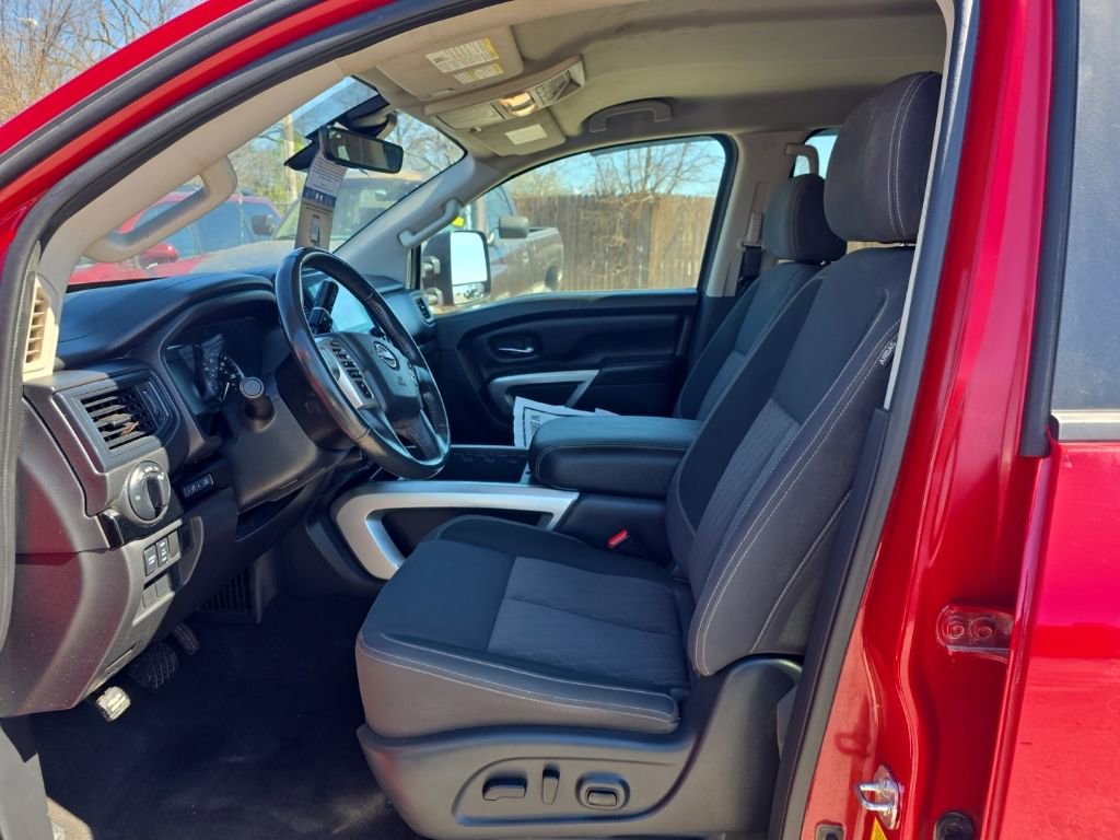 Used 2023 Nissan Titan SV w/ SV Convenience Package image 10
