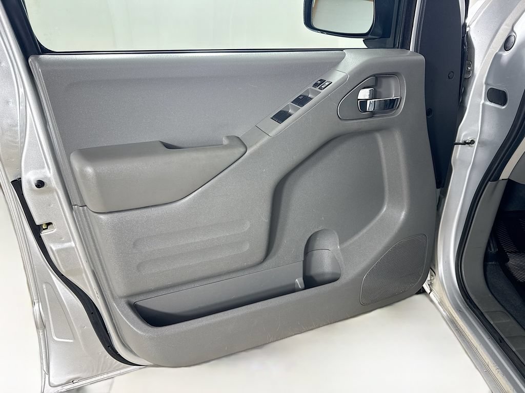 Used 2018 Nissan Frontier SV AWD/4WD image 11
