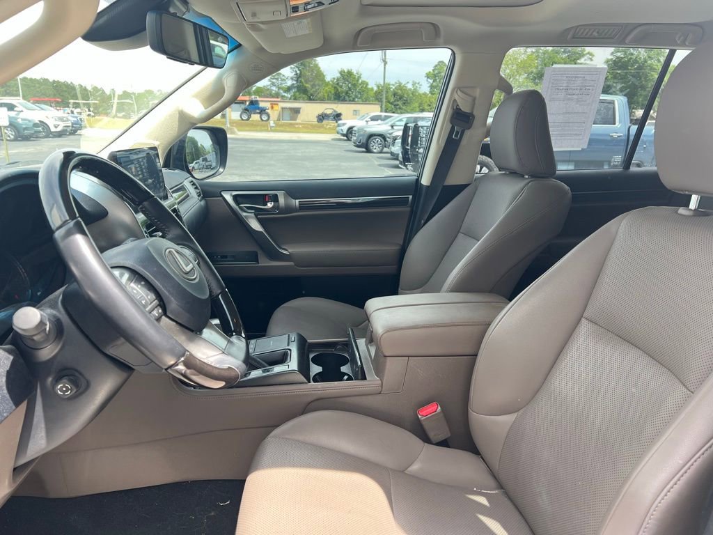 Used 2023 Lexus GX 460 Premium w/ Accessory Package image 4