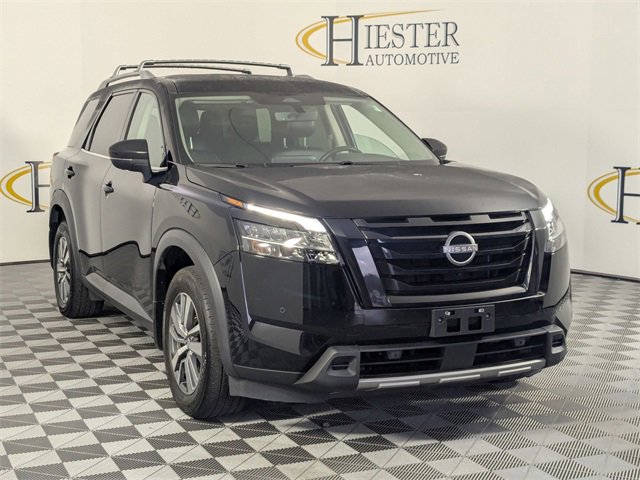 Used 2023 Nissan Pathfinder SL w/ Black Appearance Package image 2