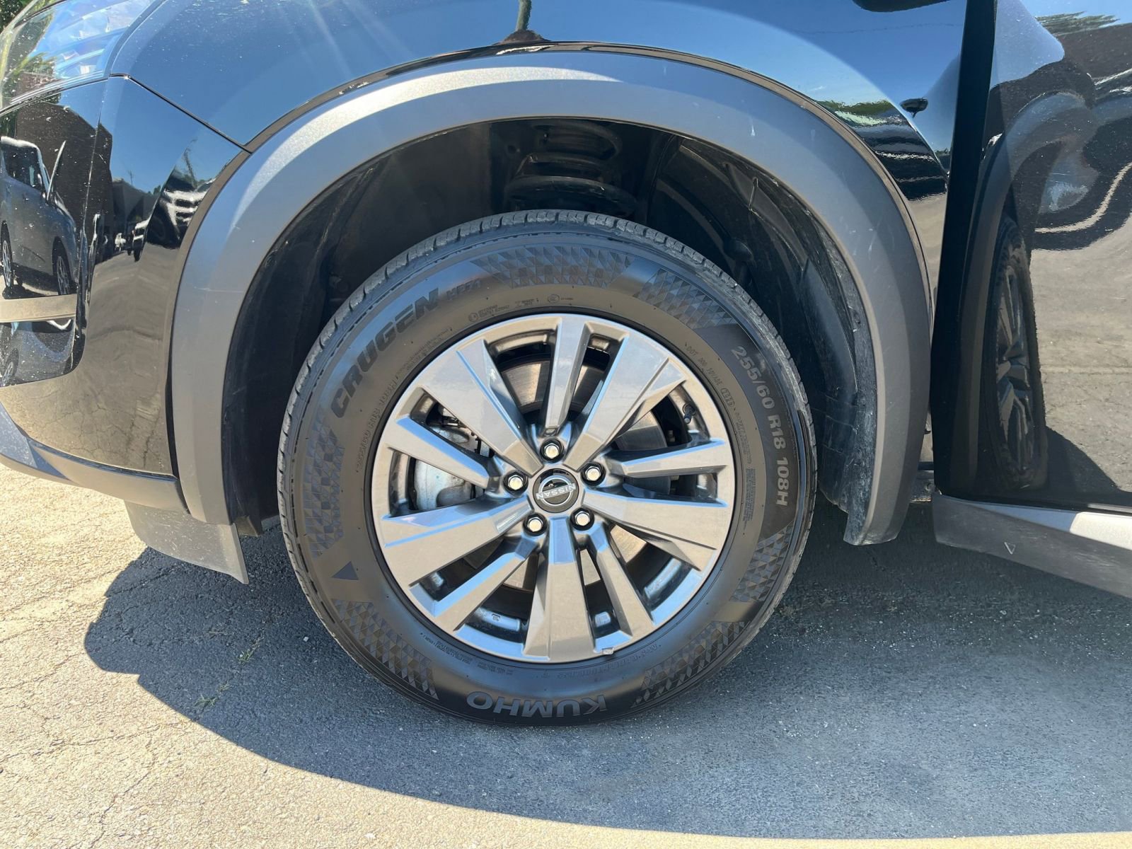 Used 2025 Nissan Pathfinder SV FWD image 33