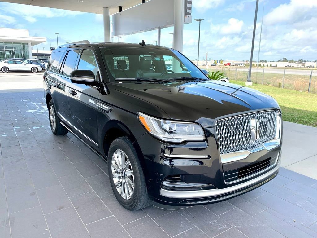 Used 2024 Lincoln Navigator L Premiere image 3