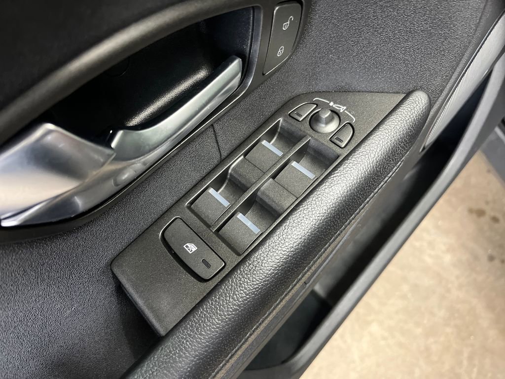 Used 2019 Land Rover Range Rover Evoque SE image 14