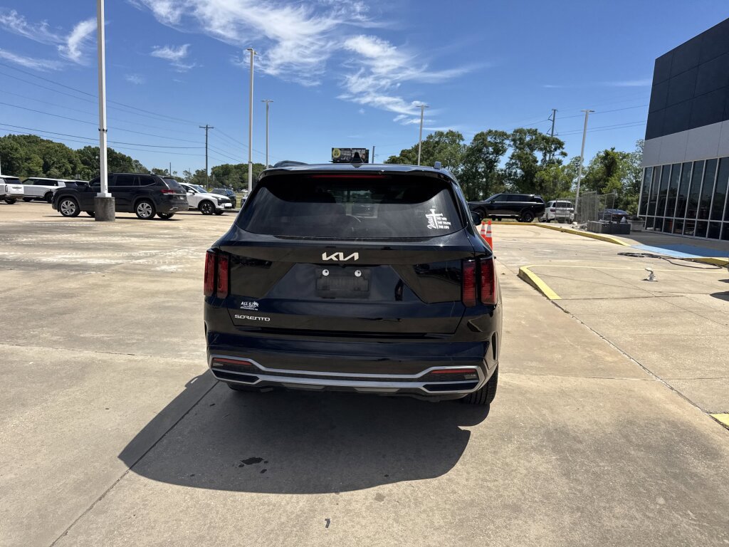 Certified 2023 Kia Sorento EX w/ Panoramic Sunroof Package image 19