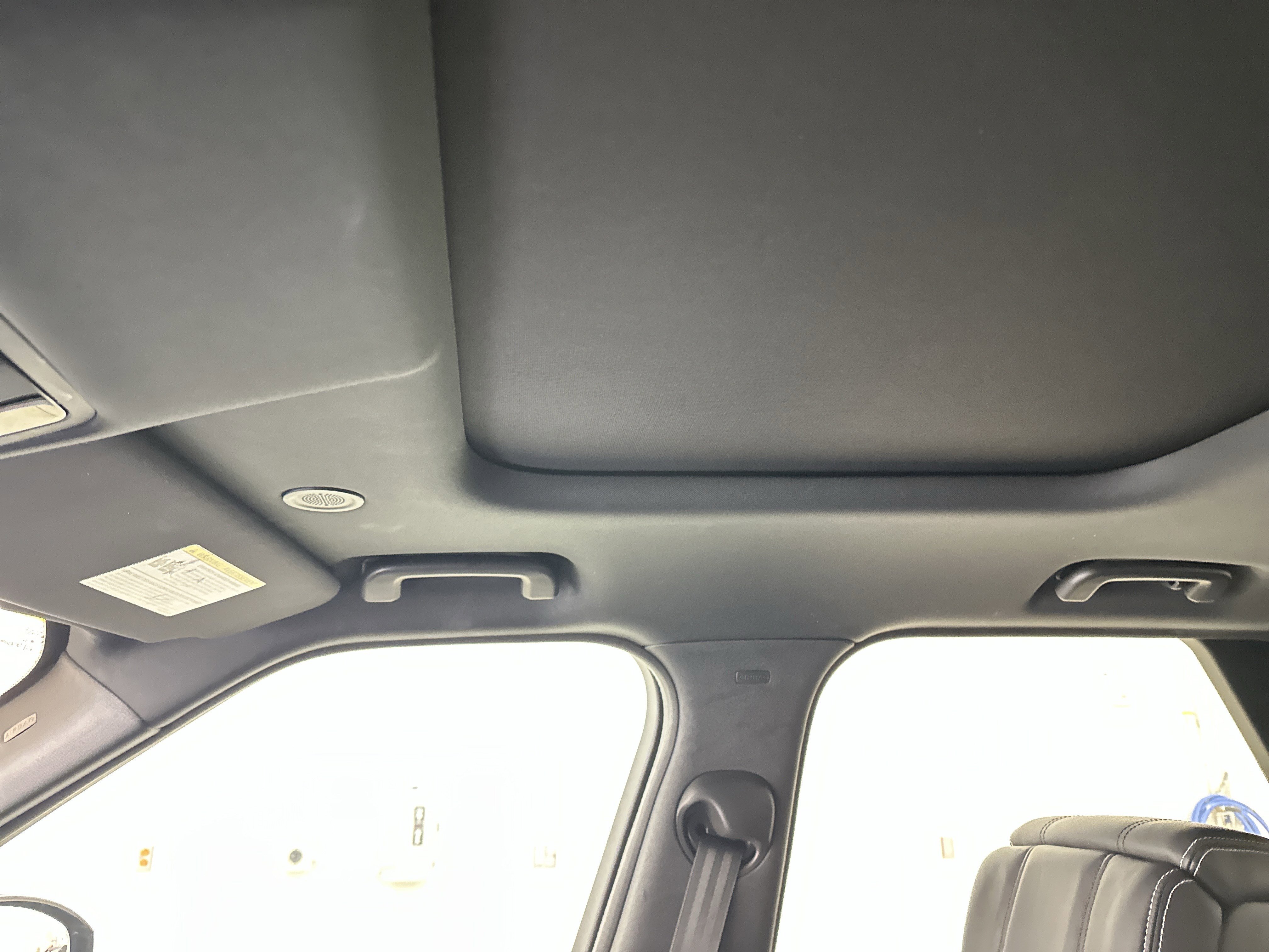 Used 2023 Land Rover Discovery S R-Dynamic image 28