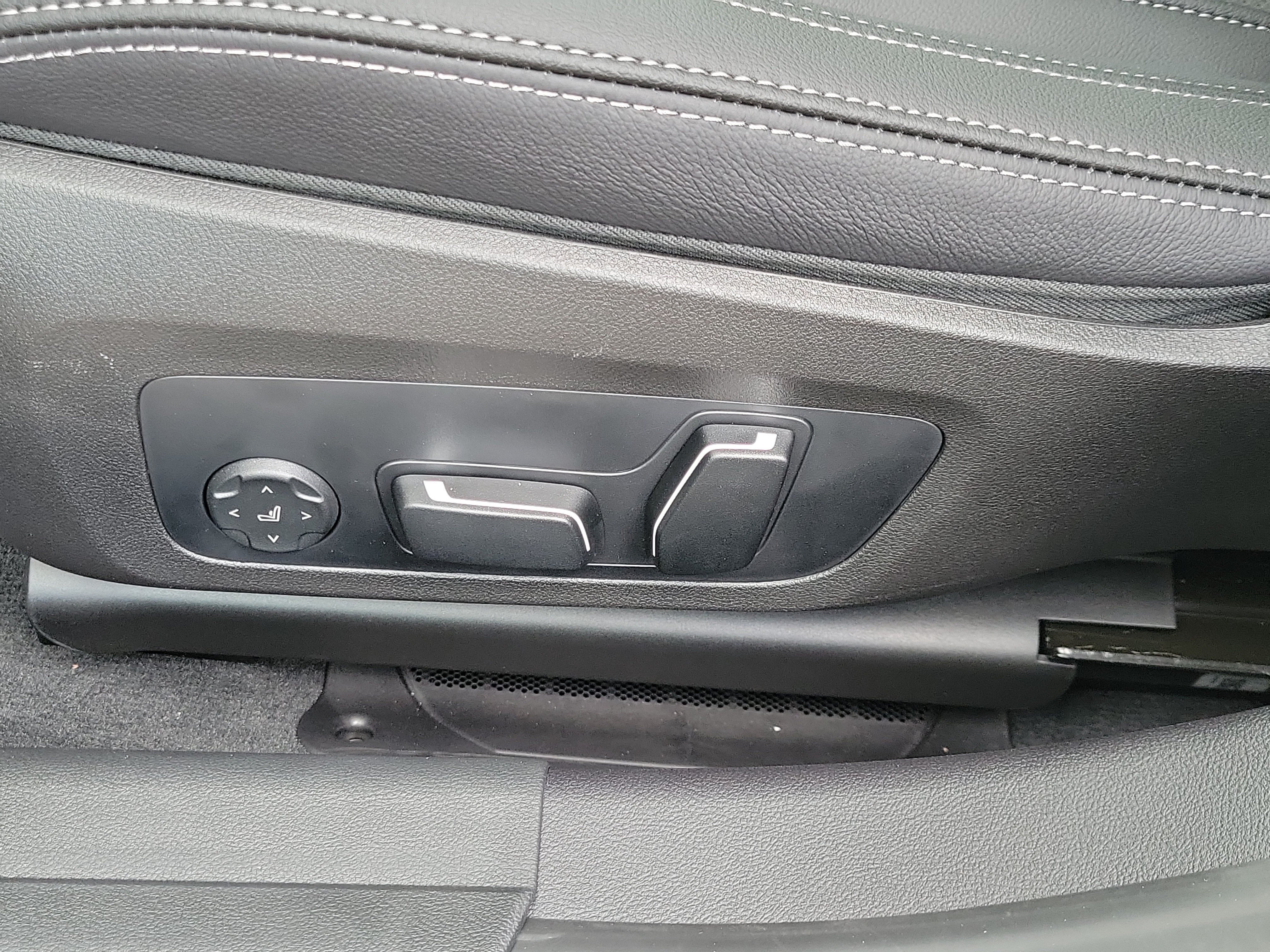 New 2026 BMW 330i Sedan w/ Convenience Package RWD image 16