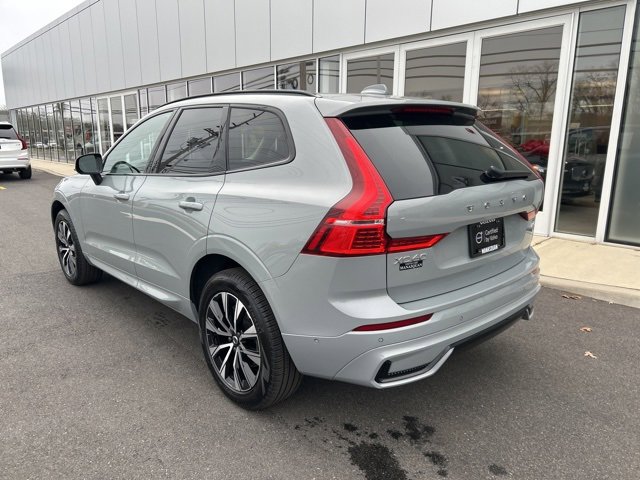 Certified 2025 Volvo XC60 B5 Plus image 3