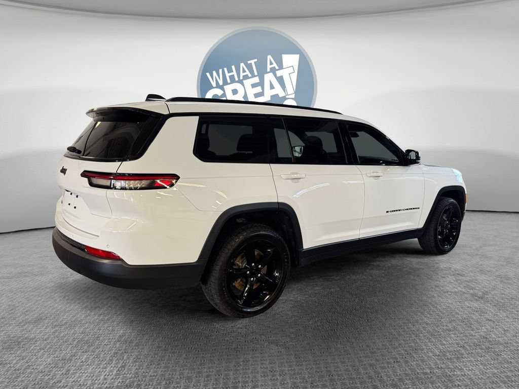 Used 2023 Jeep Grand Cherokee L Laredo AWD/4WD image 3