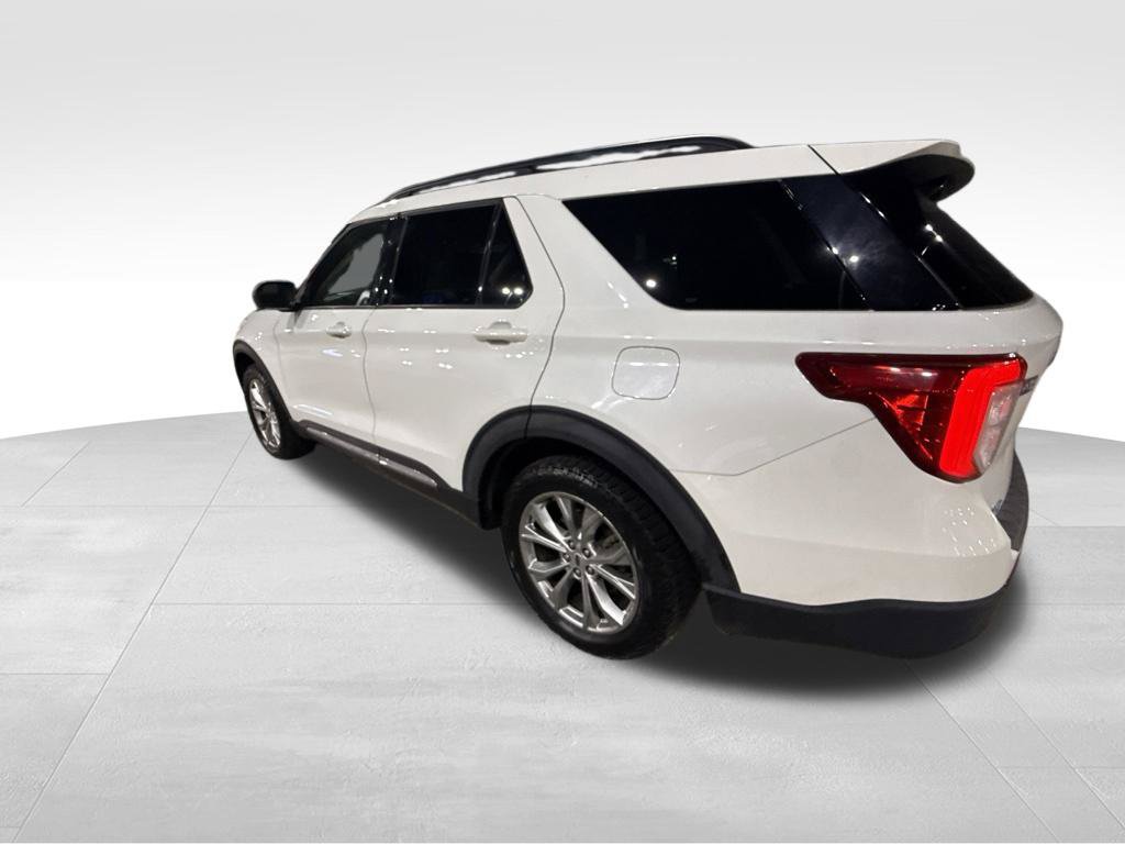 Used 2020 Ford Explorer XLT w/ Equipment Group 202A AWD/4WD image 3