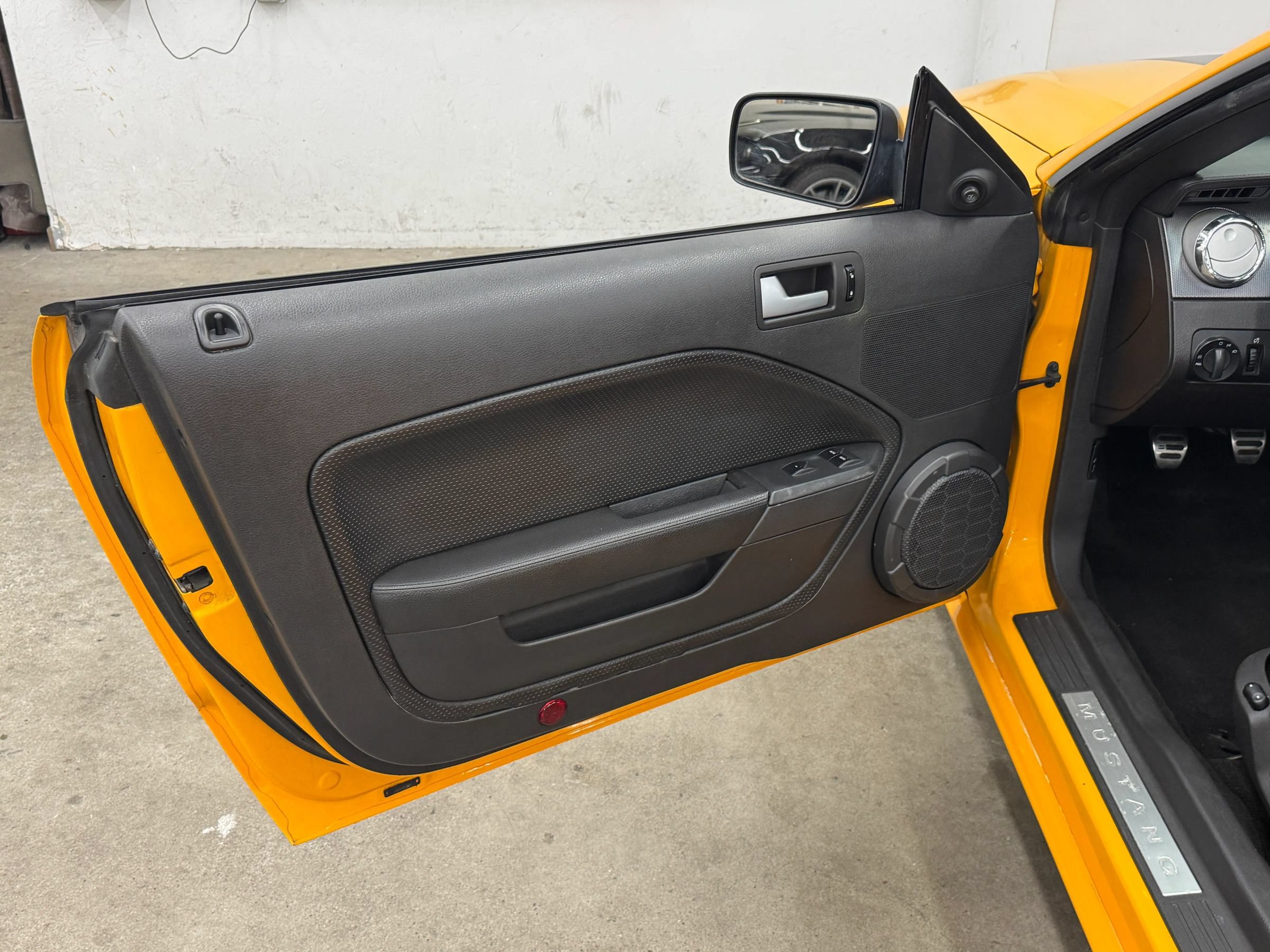 Used 2007 Ford Mustang GT Premium RWD image 12