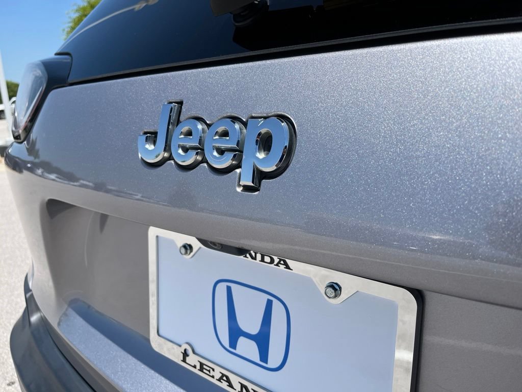 Used 2019 Jeep Cherokee Latitude Plus FWD image 9
