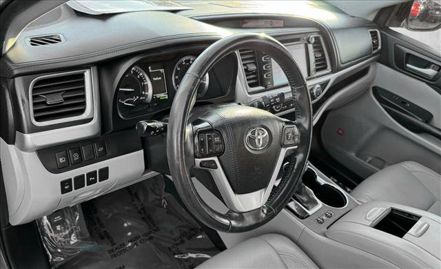 Used 2019 Toyota Highlander Limited FWD image 12