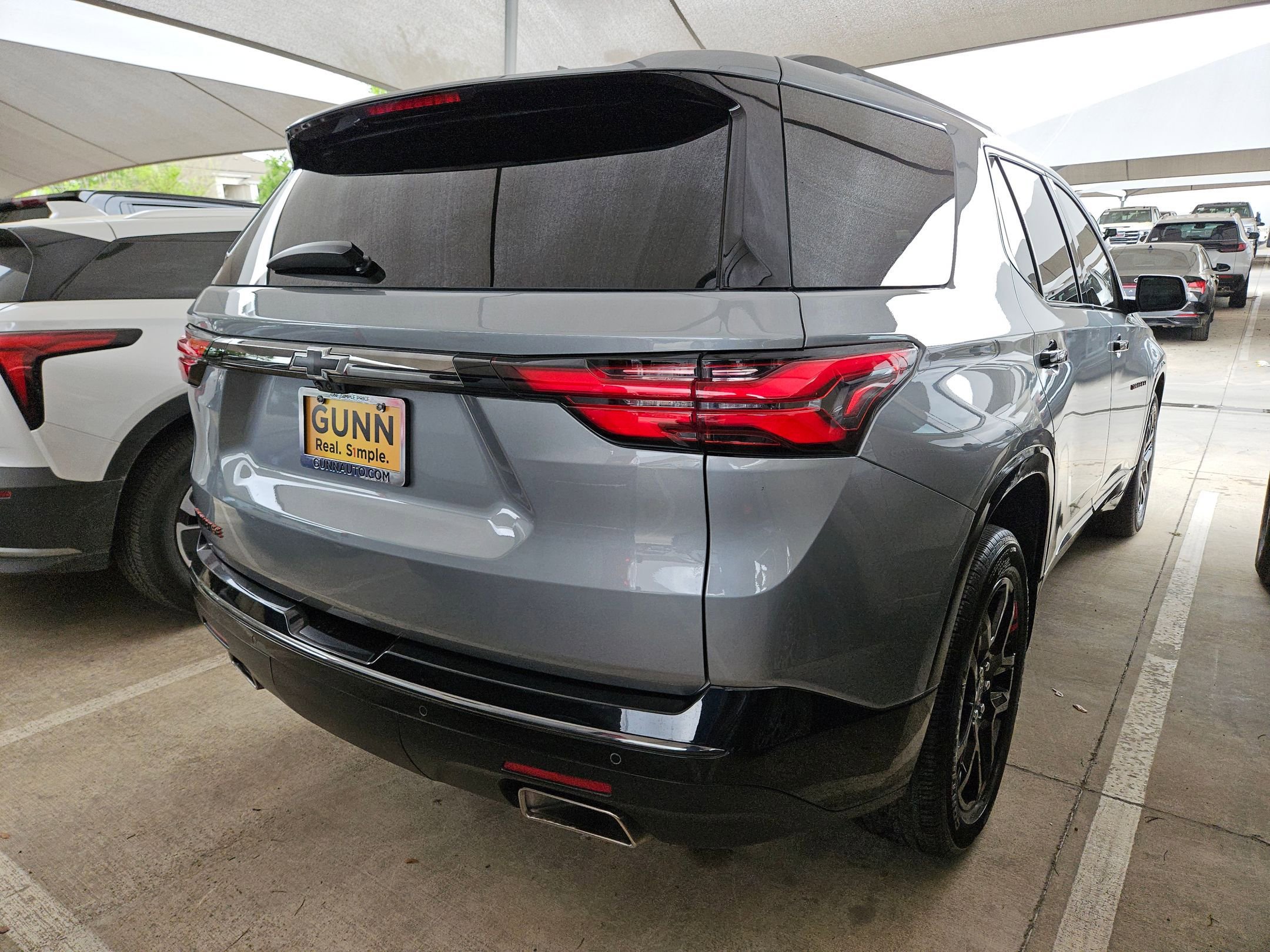 Used 2023 Chevrolet Traverse Premier w/ Redline Edition image 2