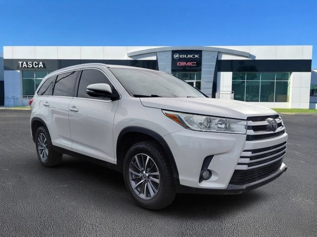 Used 2019 Toyota Highlander XLE FWD image 1