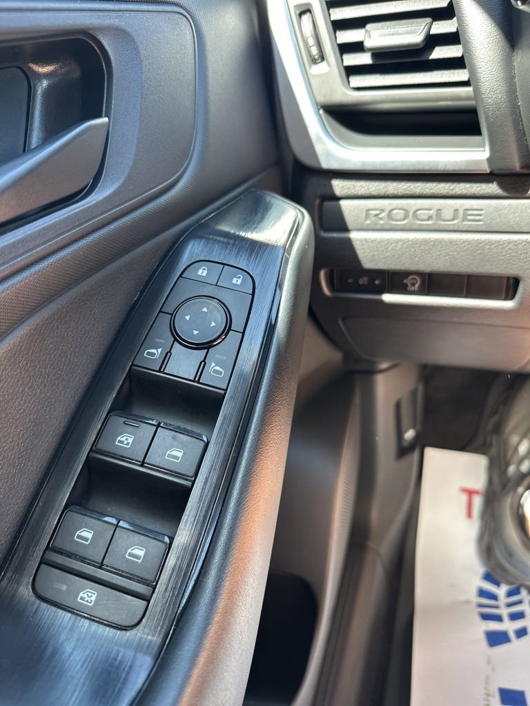 Used 2024 Nissan Rogue S AWD/4WD image 22