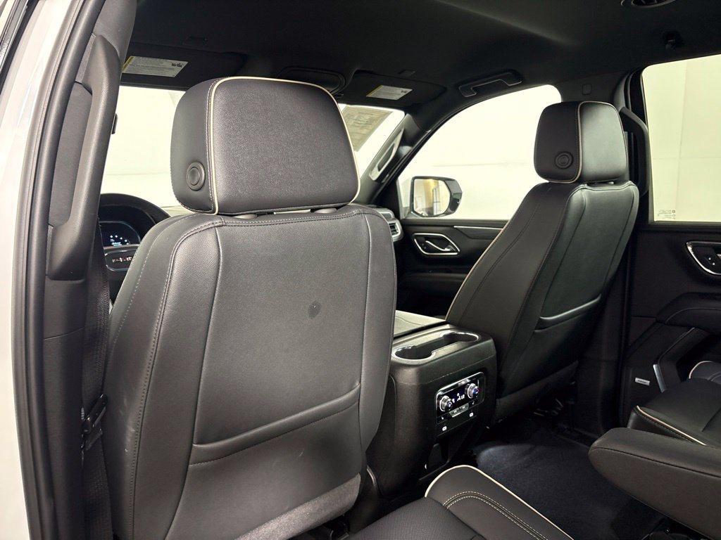 Used 2024 GMC Yukon SLT w/ SLT Luxury Package RWD image 28