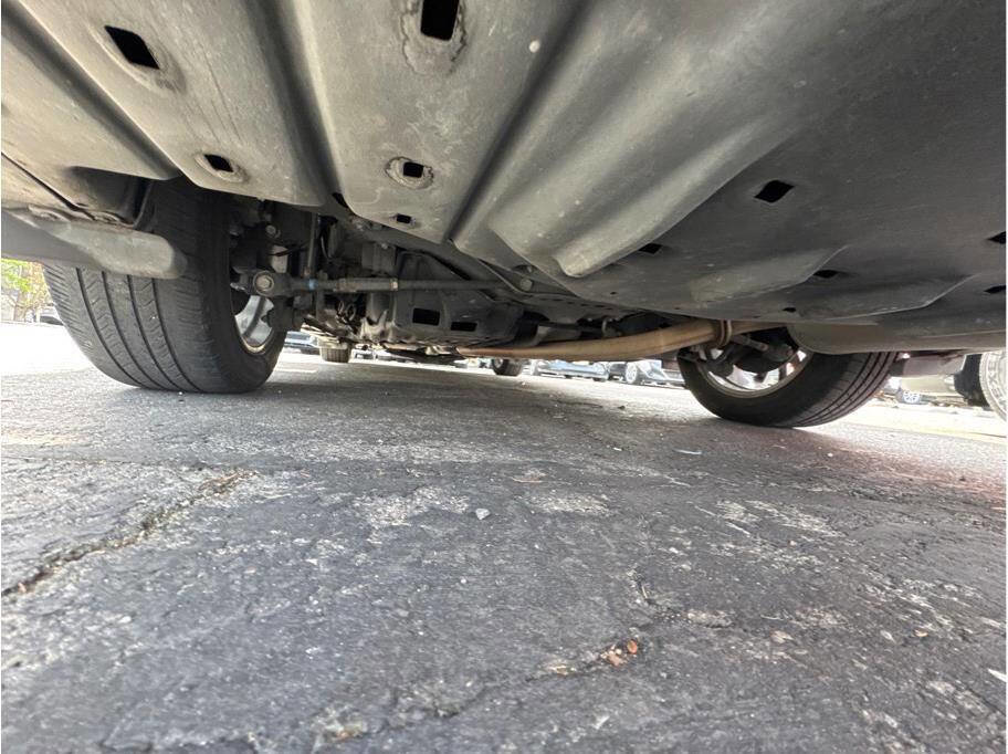 Used 2013 Toyota Avalon Limited image 38