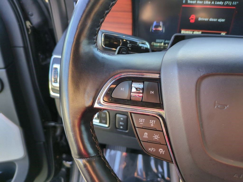 Used 2024 Lincoln Navigator Reserve AWD/4WD image 17