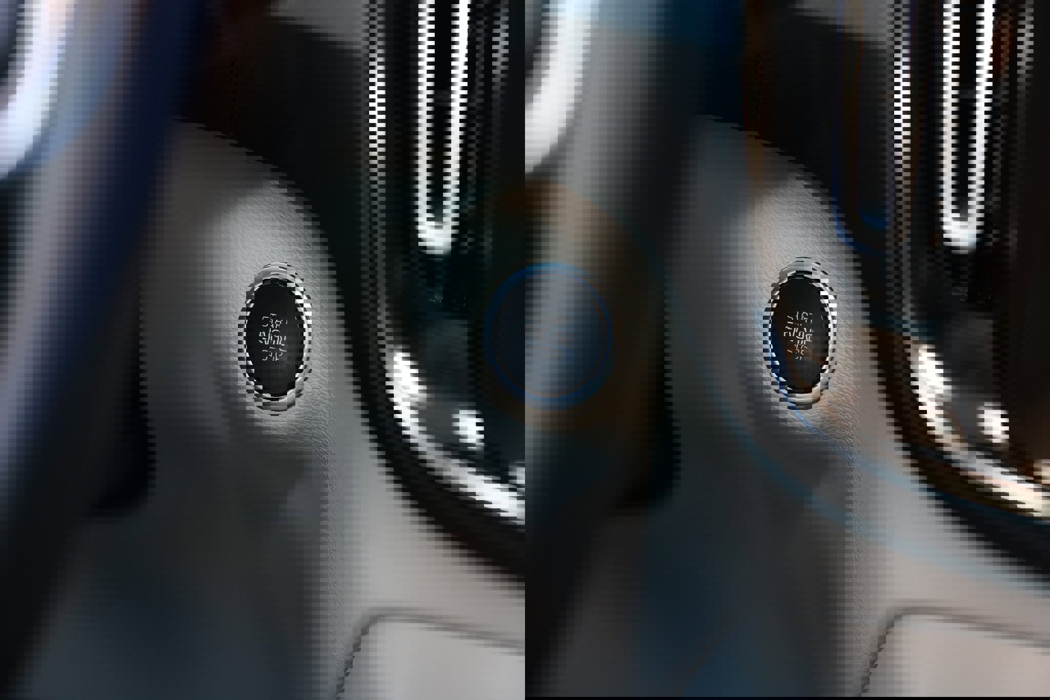 Used 2021 Volvo XC40 T4 Momentum w/ Protection Package Premier image 37