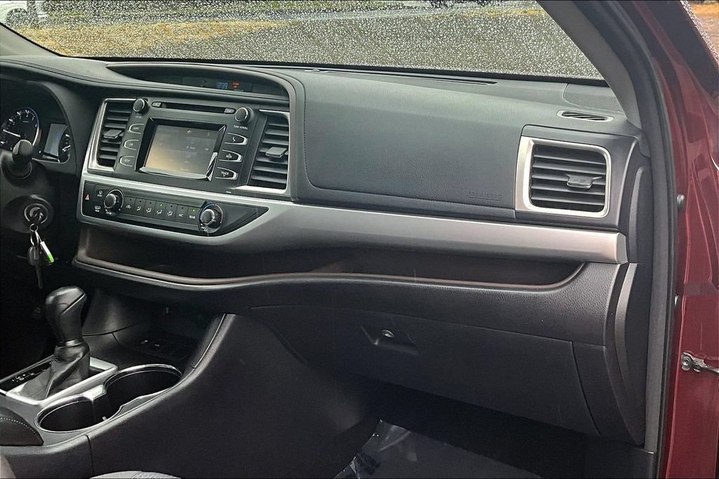Used 2014 Toyota Highlander LE FWD image 19