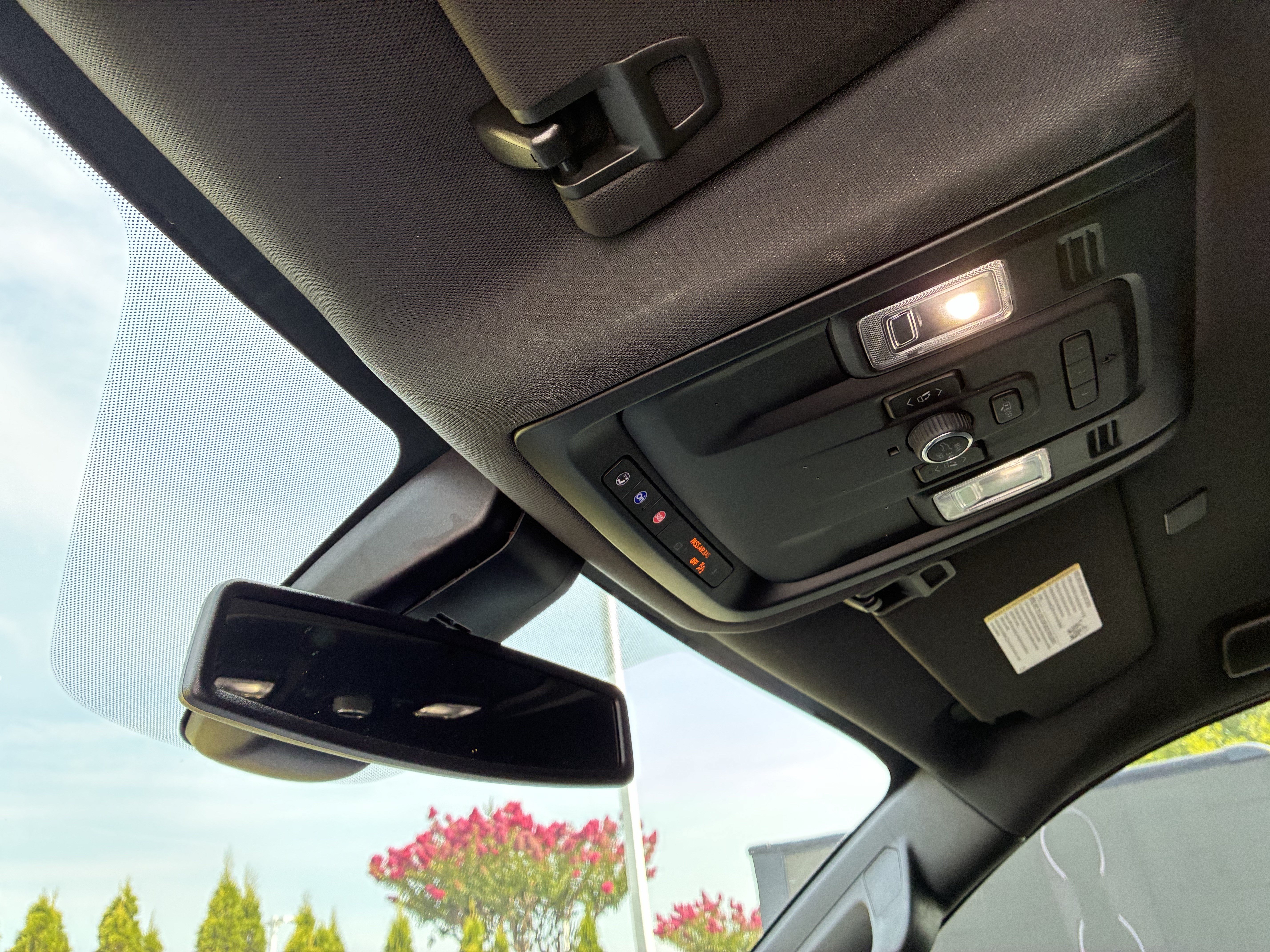 Used 2022 Chevrolet Tahoe Z71 w/ Luxury Package AWD/4WD image 29