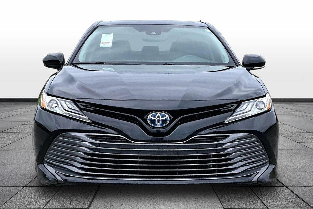 Used 2020 Toyota Camry XLE w/ Sunroof Package FWD image 3