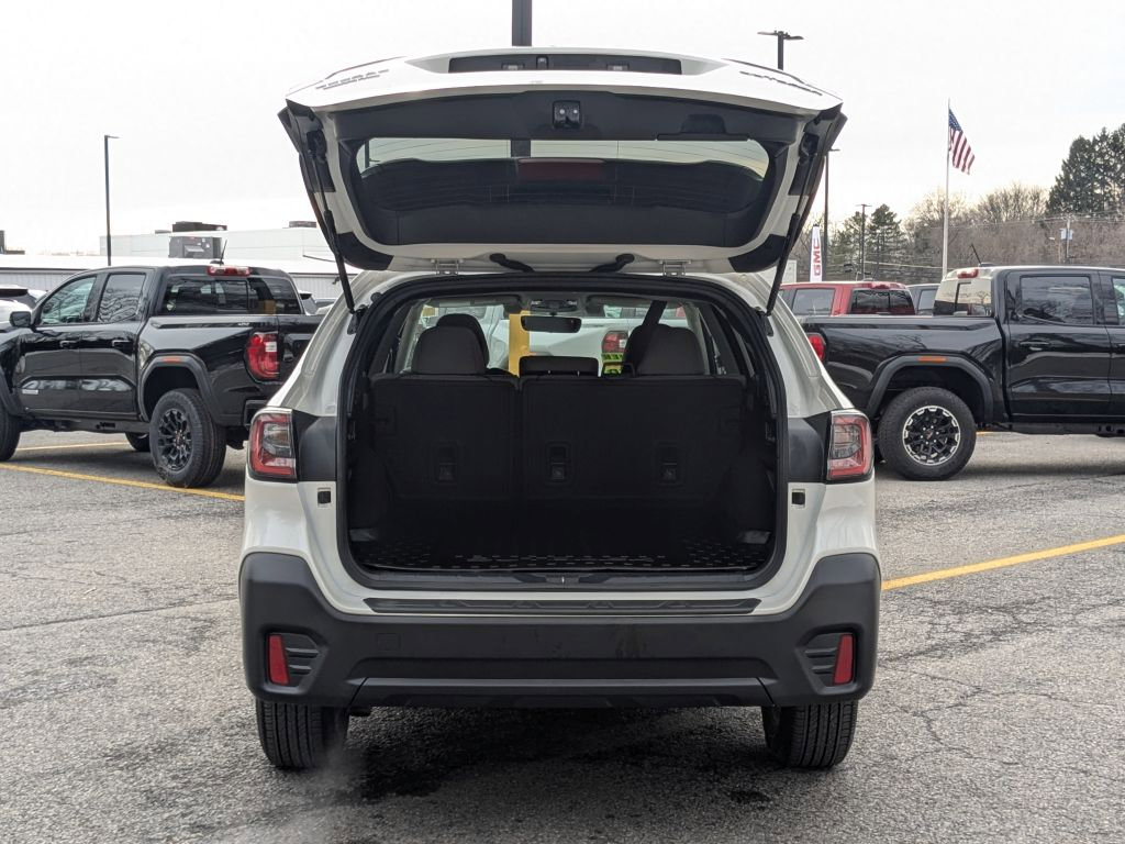 Used 2022 Subaru Outback Premium image 32