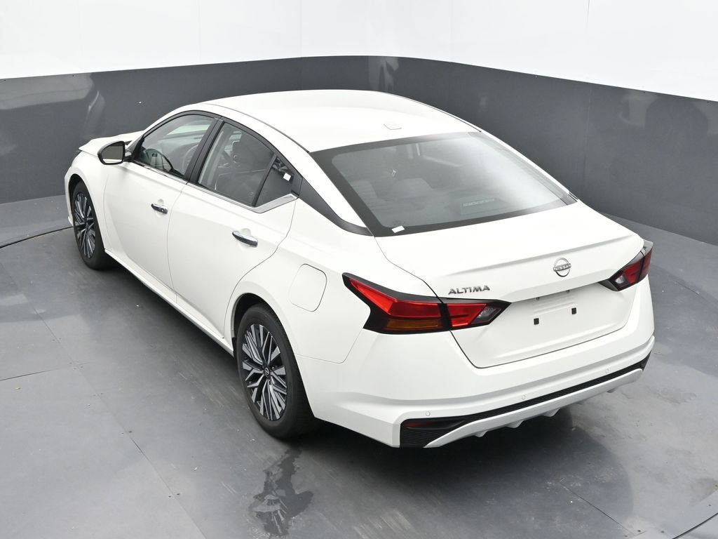 Used 2025 Nissan Altima 2.5 SV FWD image 42