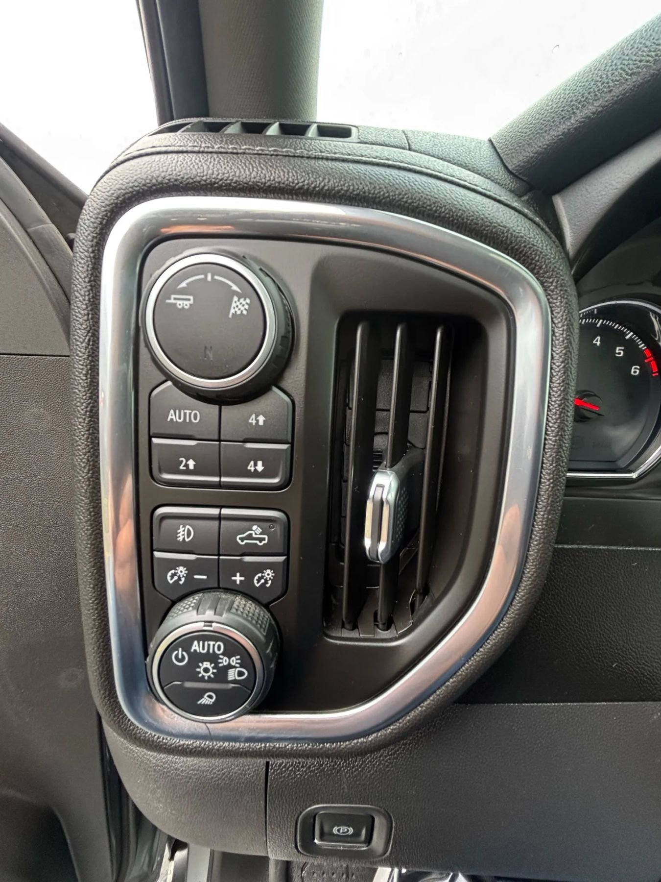 Used 2019 Chevrolet Silverado 1500 LT Trail Boss image 12