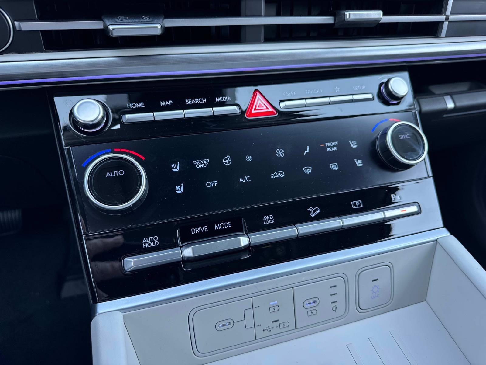 Used 2025 Hyundai Santa Fe Limited image 10