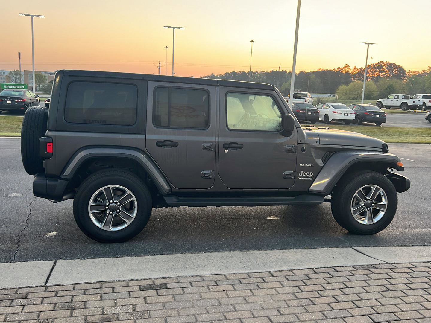 Used 2020 Jeep Wrangler Unlimited Sahara image 7