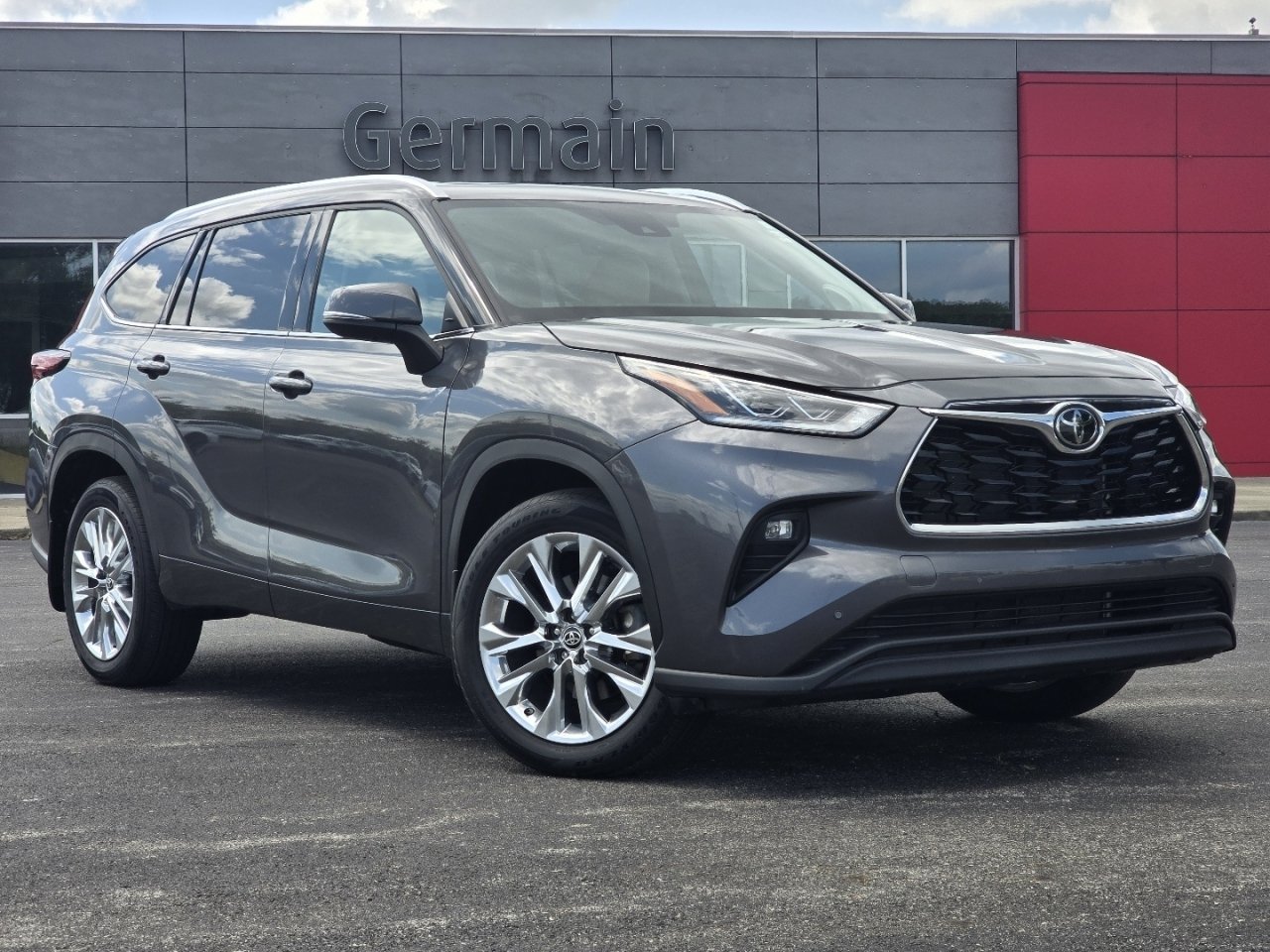 Certified 2024 Toyota Highlander Limited AWD/4WD image 2