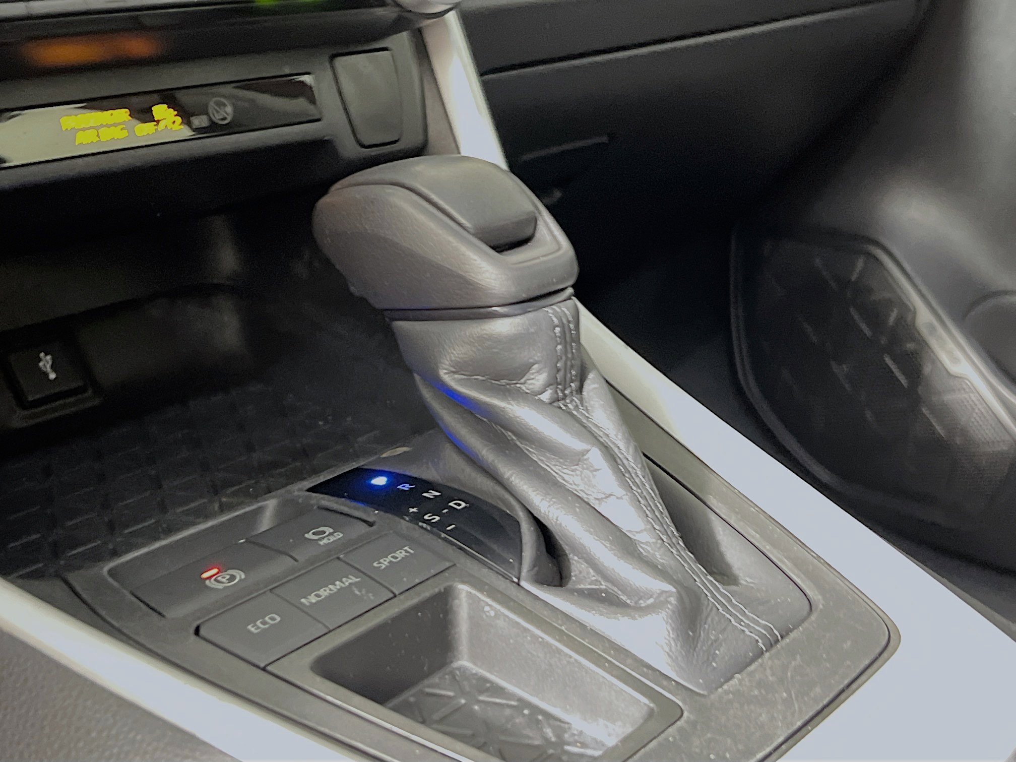 Used 2021 Toyota RAV4 LE image 24