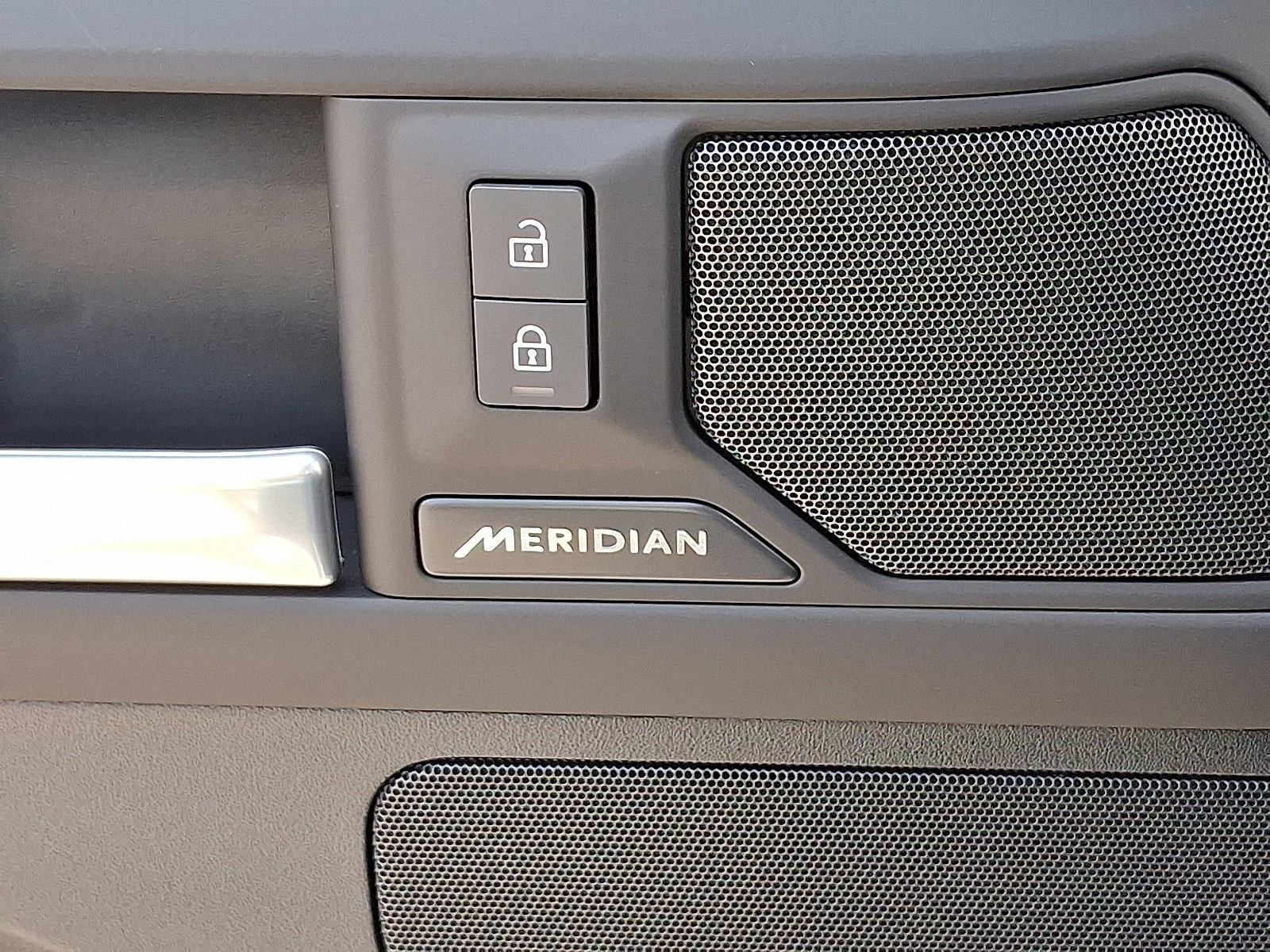 Used 2025 Land Rover Defender 110 S image 24