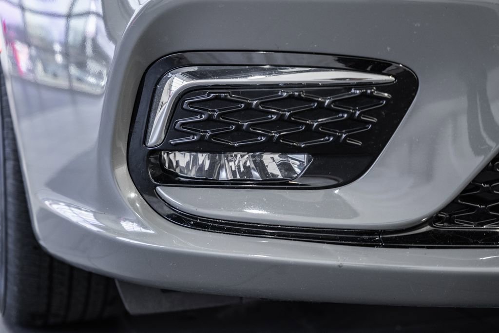 Used 2025 Chrysler Pacifica Select image 15