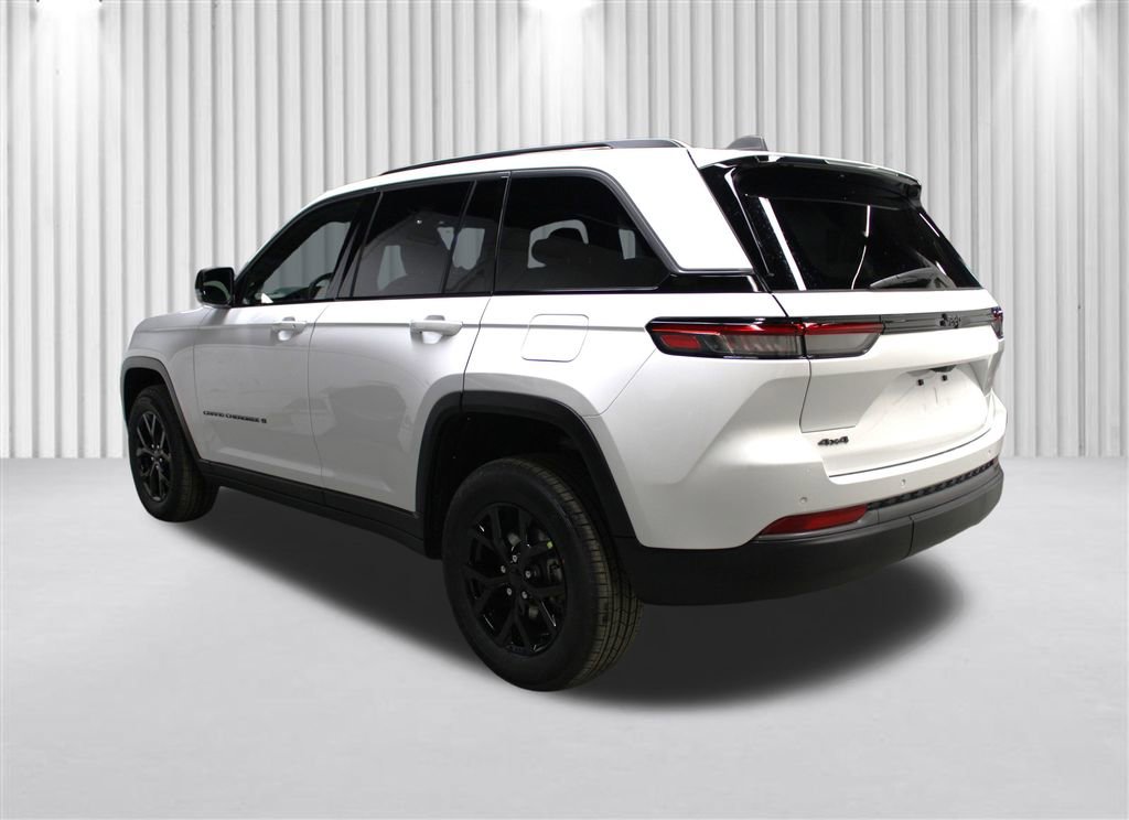 New 2026 Jeep Grand Cherokee Altitude image 5